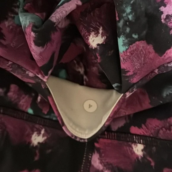 Lululemon Boogie Short Roll Down Active Floral/Multi - Picture 4 of 6